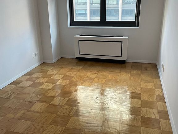 3rd image of 200 E 72nd St APT 9H
