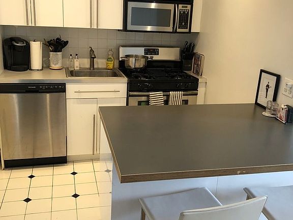 5th image of 300 E 33rd St APT 19H