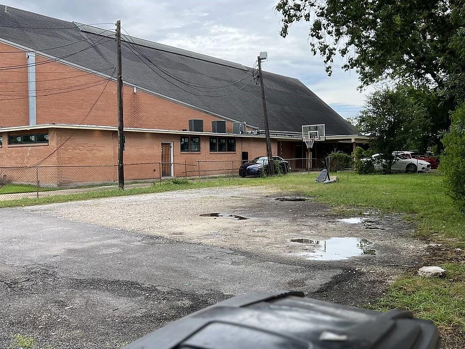 2nd image of 4416 Lyons Ave