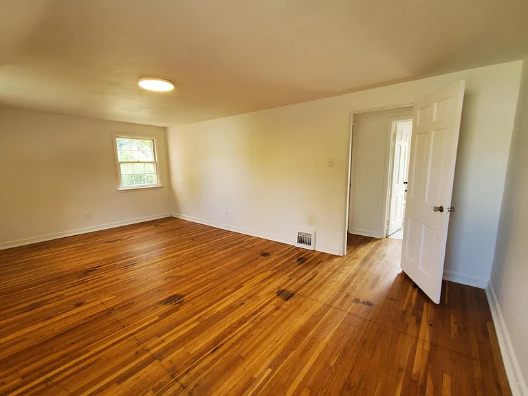2722 Thompson Ave — Photo 19