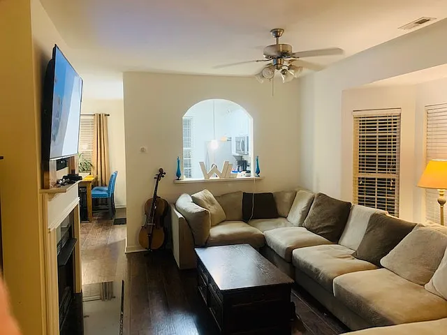 3 bed, 1678 sqft, $2,200 — Photo 2