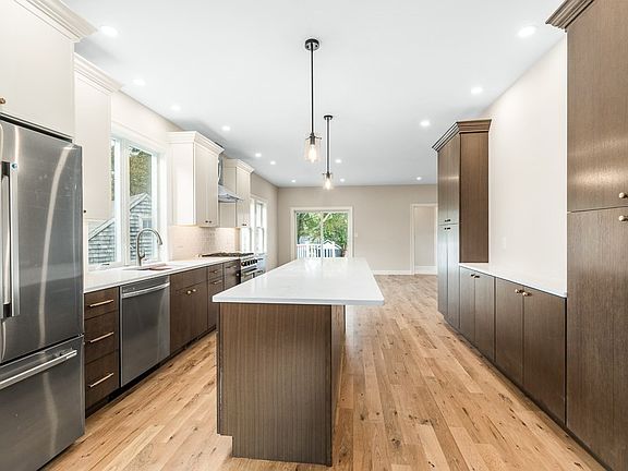 2nd image of 5 Mollies Ln #A