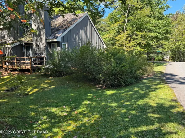 23 Snow Shoe Circ, Lake Harmony, PA 18624
