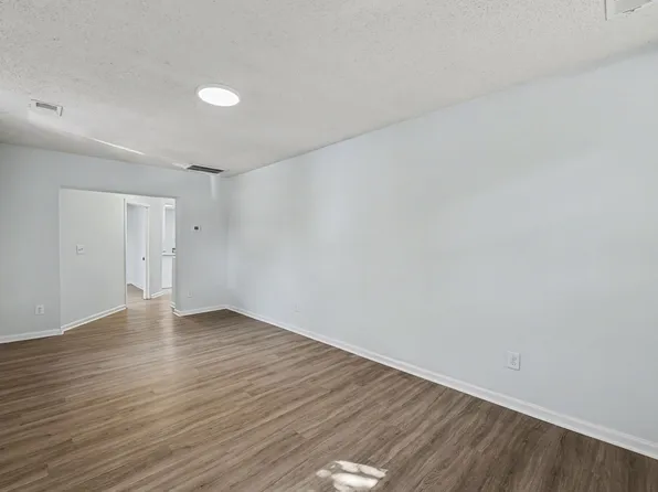 5219 April Ave #C, Charleston, SC 29406