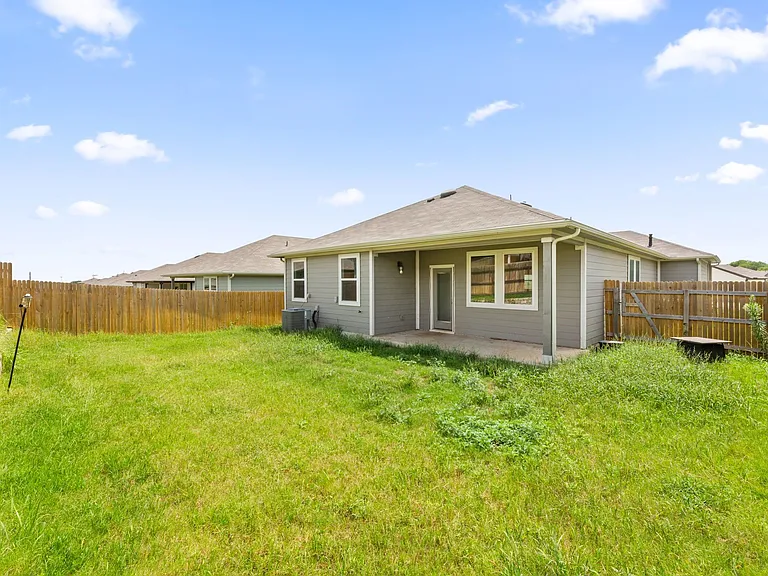 202 Eagle Mountain Trl — Photo 38