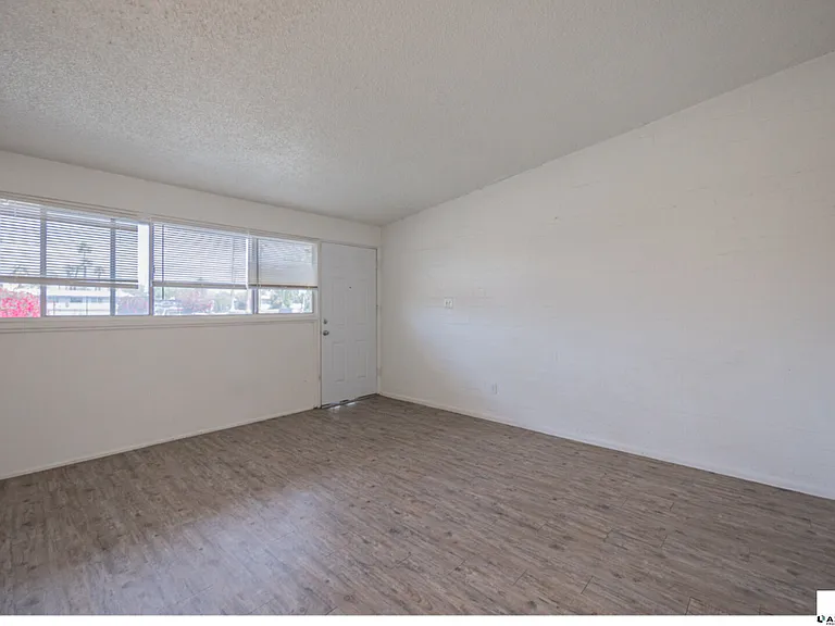2139 W Devonshire Ave #2 — Photo 7