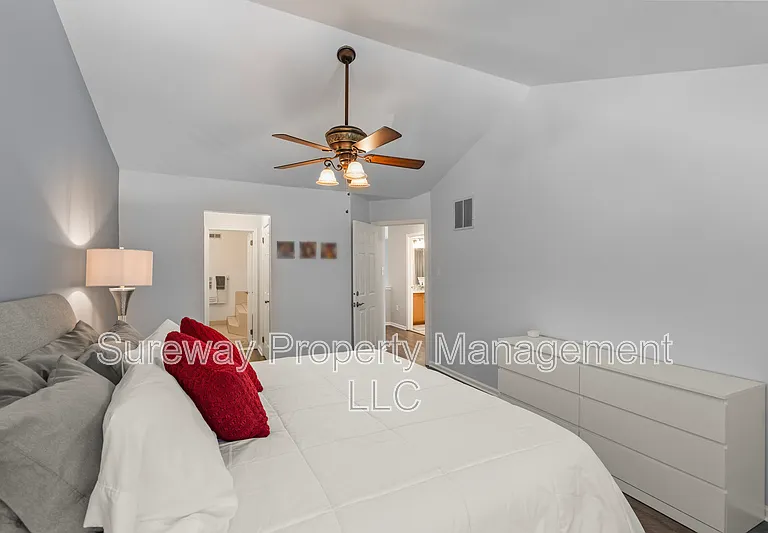 2028 Greenes Way Cir — Photo 20