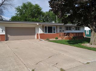 411 E 7th St, Carroll, IA 51401