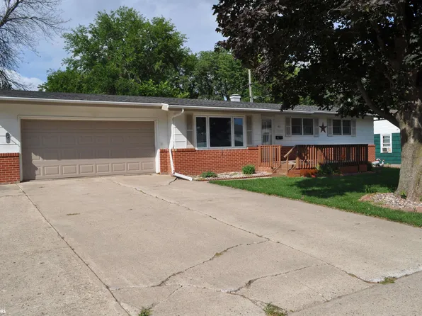 411 E 7th St, Carroll, IA 51401
