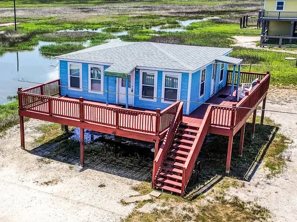 1018 Militia Dr, Surfside Beach, TX 77541