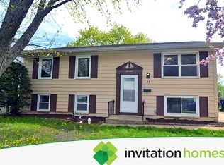 17 S Oltendorf Rd, Streamwood, IL 60107