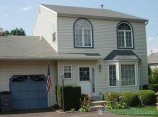 301 Aronimink Dr, Royersford, PA