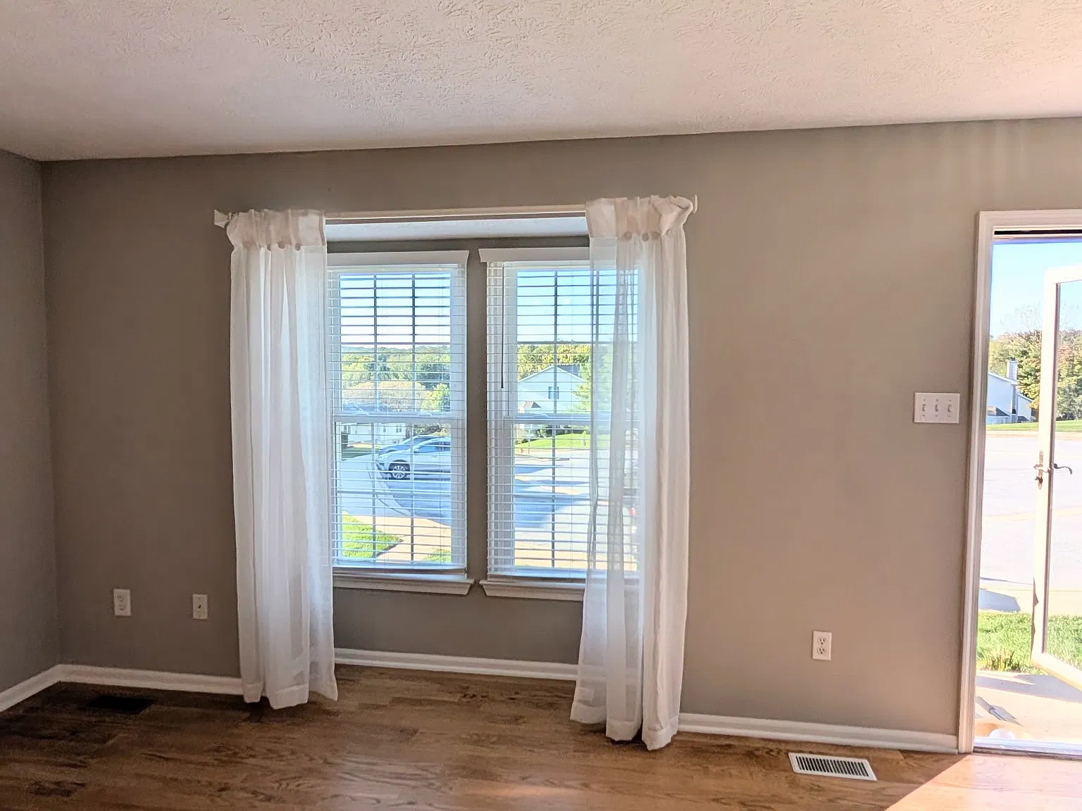 3 bed, 2.5 bath, 1700 sqft, $2,800 — Photo 2
