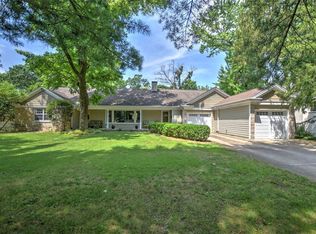 33 Montgomery Pl, Decatur, IL 62522