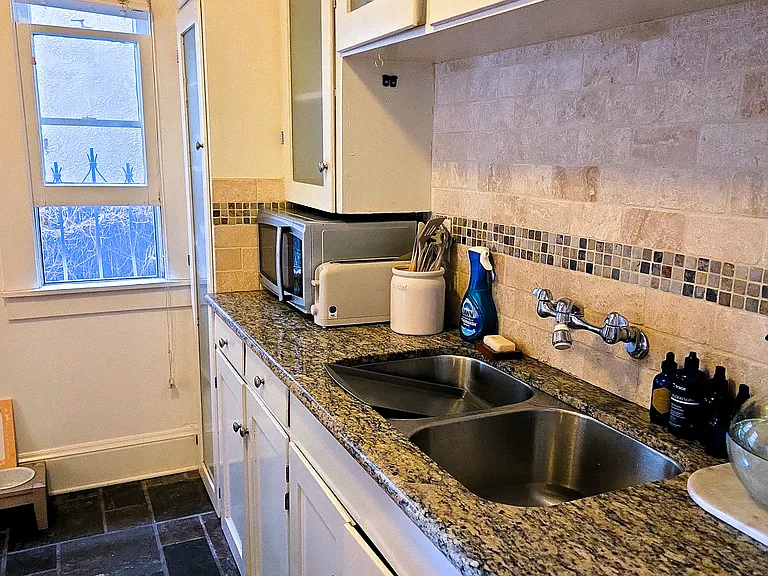 219 Redondo Ave #C — Photo 12
