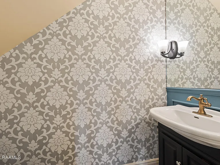 300 Oak Hollow Dr — Photo 20