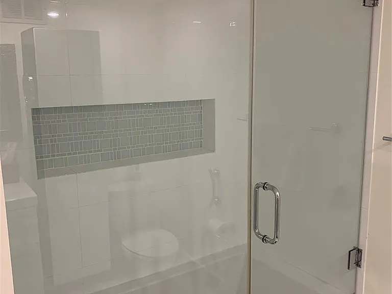 1000 Parkview Dr #319 — Photo 15