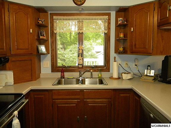4th image of 806 Southview Ct W