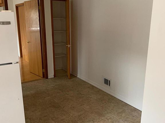 5th image of 435 Stewart Ave