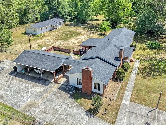 3rd image of 1011 Nelms Rd