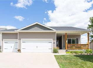 1305 Blue Bonnet Dr, Carlisle, IA 50047