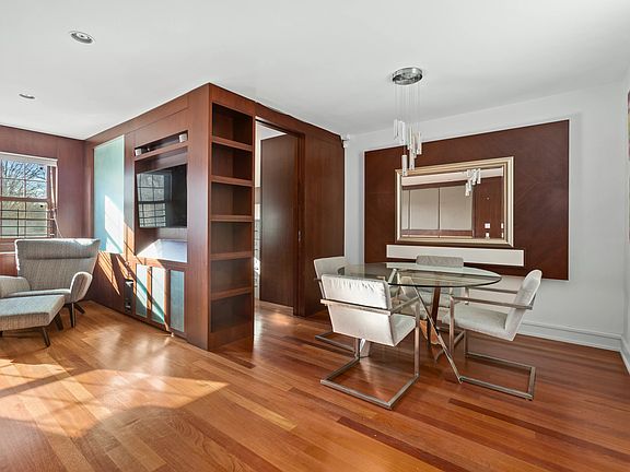 4th image of 208-06 Estates Dr #124U