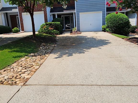 2nd image of 2474 Waverly Dr