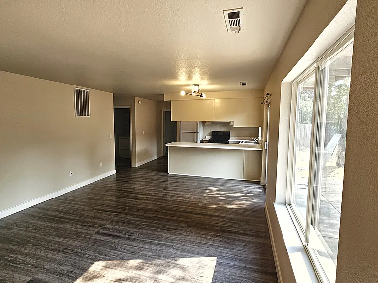 3060 Sheraton Ct #C — Photo 2