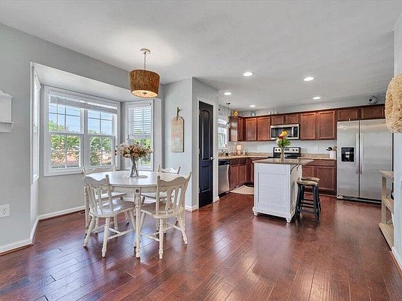 4th image of 522 Cambridge Court Rd