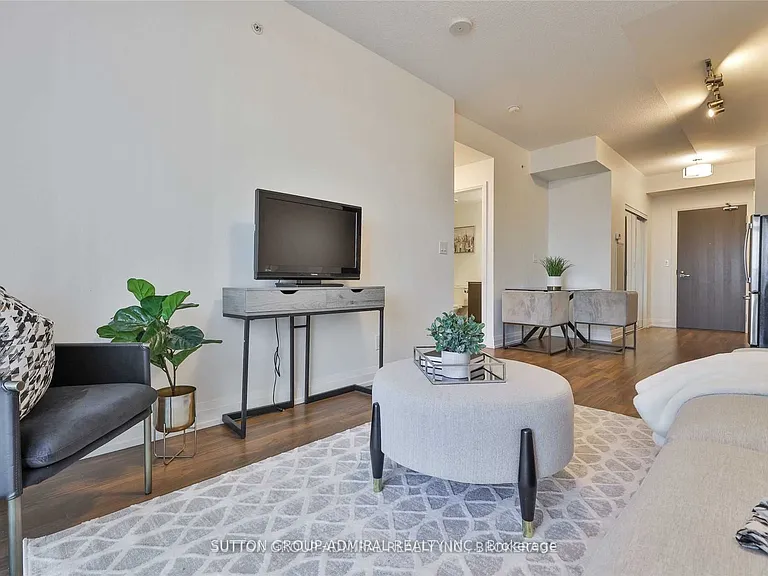 7171 Yonge St #405 — Photo 11