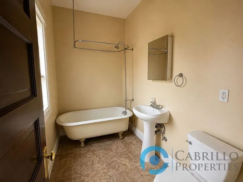 Studio, 1.0 bath, 500 sqft, $1,500 — Photo 3
