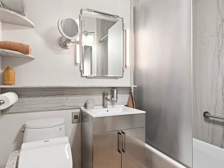 58 W 58th St #15B — Photo 6