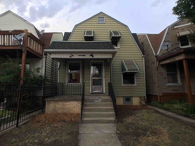 1st image of 3944 W Montrose Ave