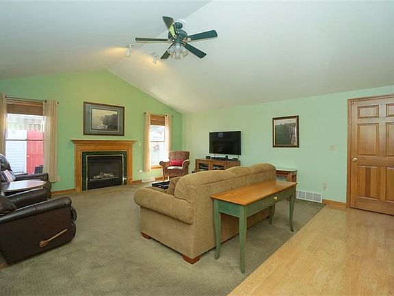 3rd image of 53 Wilmington Ave