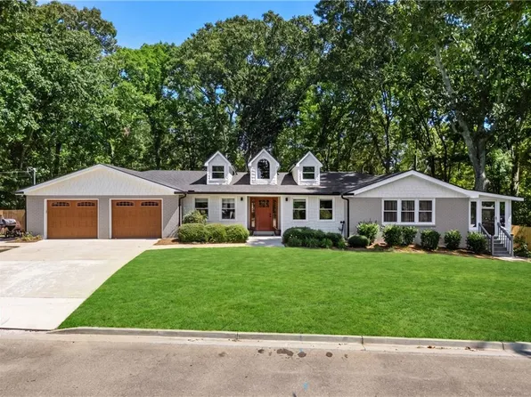594 Hogan Pond Ln, Ball Ground, GA 30107