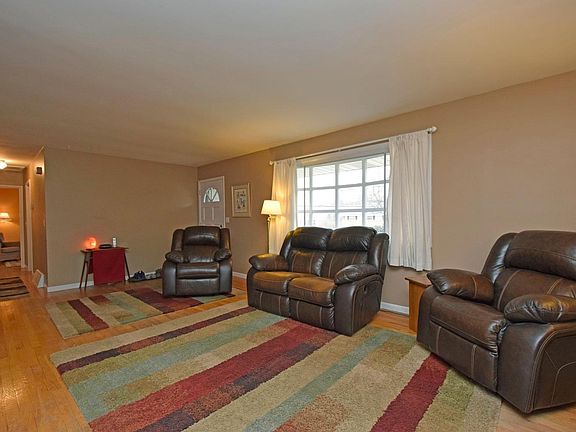 4th image of 1573 Blueorchard Dr
