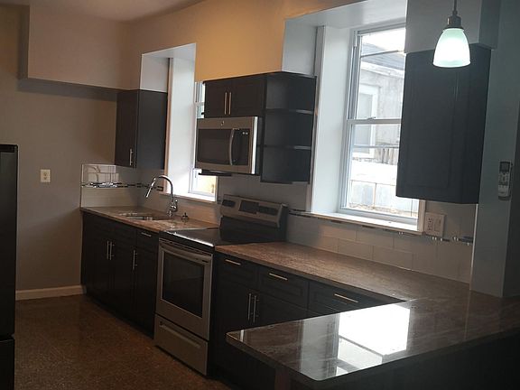 3rd image of 631 N 11th St Unit 3R