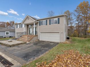 1081 River Ridge Cir, Grand Blanc, MI 48439