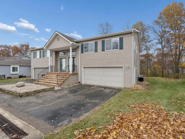 1081 River Ridge Cir, Grand Blanc, MI 48439