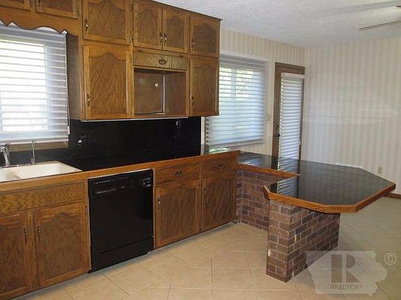 3rd image of 2329 Ashwood Dr