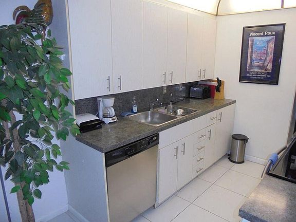 2nd image of 3069 Yarmouth Dr #D