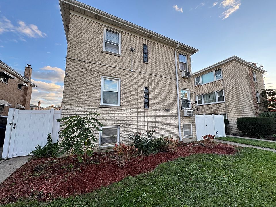 1st image of 6331 W Devon Ave #2R