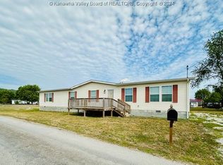 216 Old Delta Rd, Poca, WV 25159