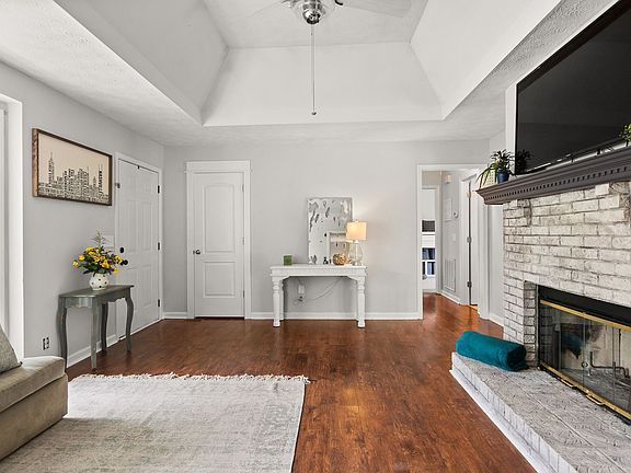 5th image of 105 Pebble Creek Ct