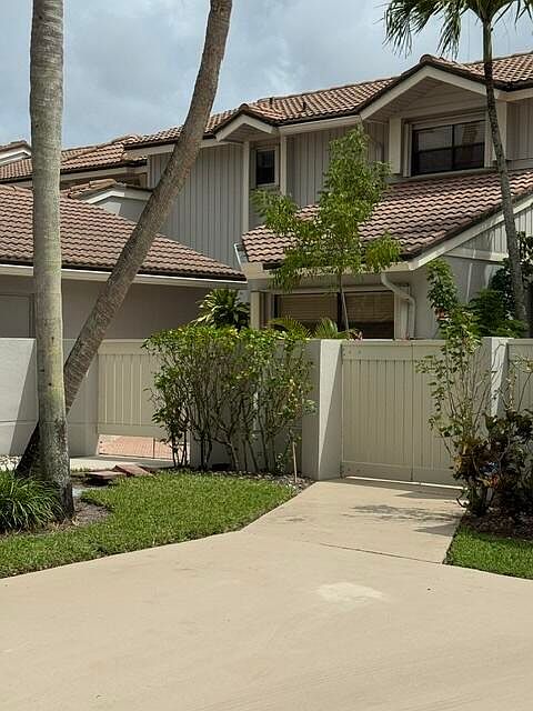 1st image of 505 Prestwick Circle Palm