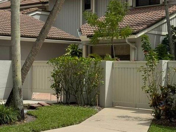 505 Prestwick Cir