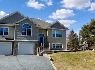 490 Celebration Dr, Fall River, NS B2T 0K4