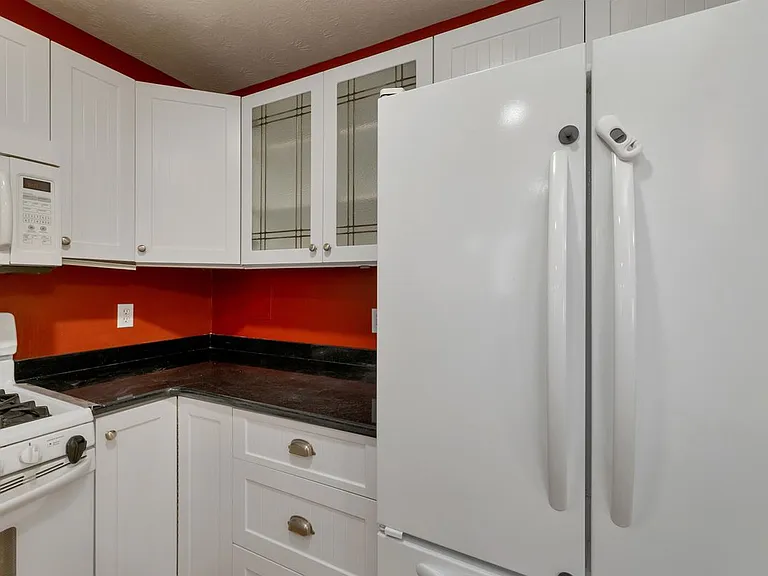32 Suffolk Ct — Photo 8