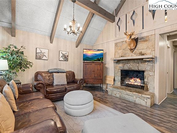 4th image of 905 Charter Hills Road