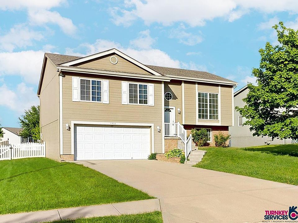 1st image of 1913 Southview Dr